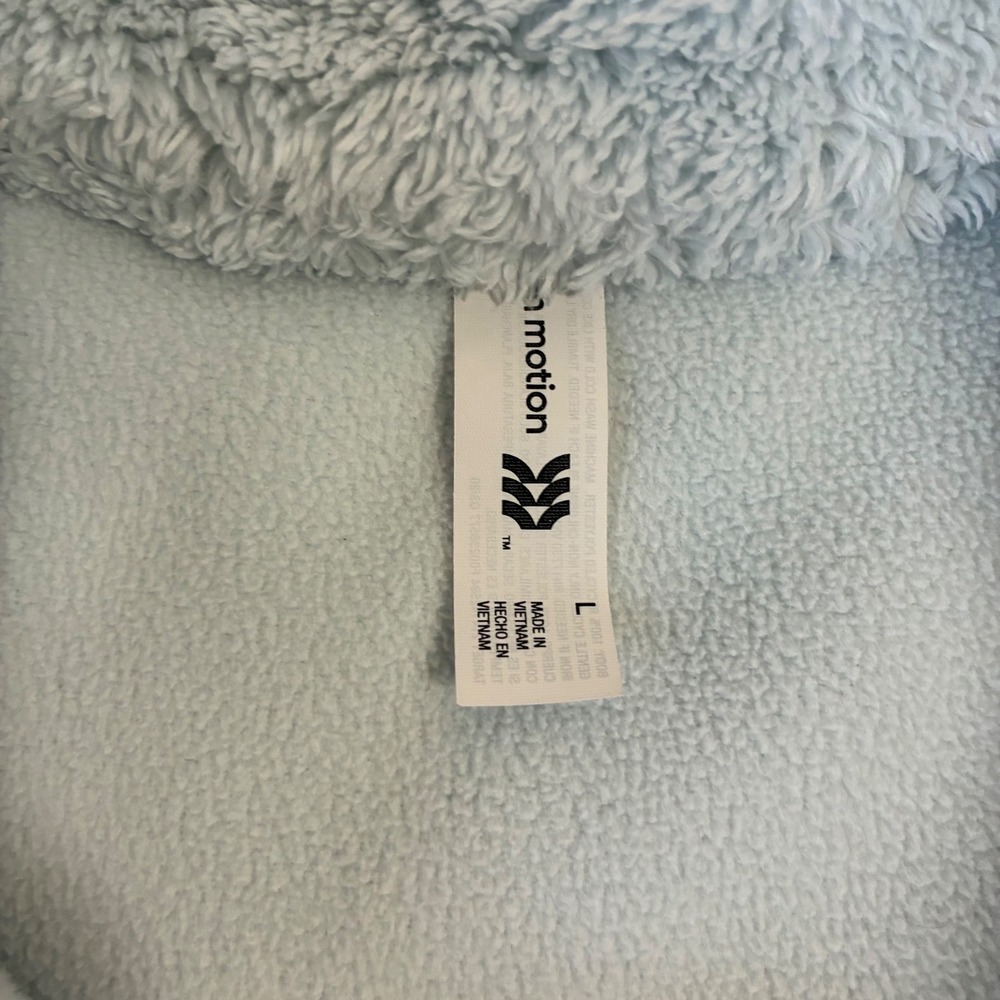 All In Motion Bundle Blue Sherpa Fleece Pullover L and Black Biker Shorts XL - Picture 4 of 9